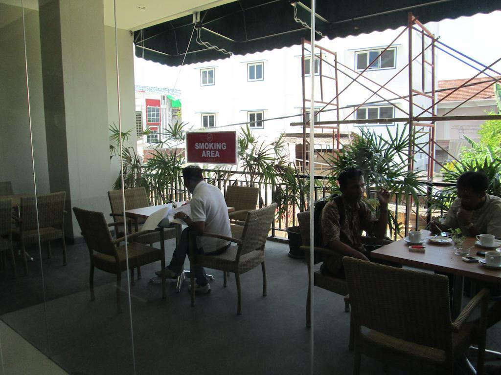 Borneo Hotel Pontianak Eksteriør bilde