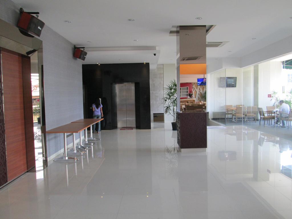 Borneo Hotel Pontianak Eksteriør bilde